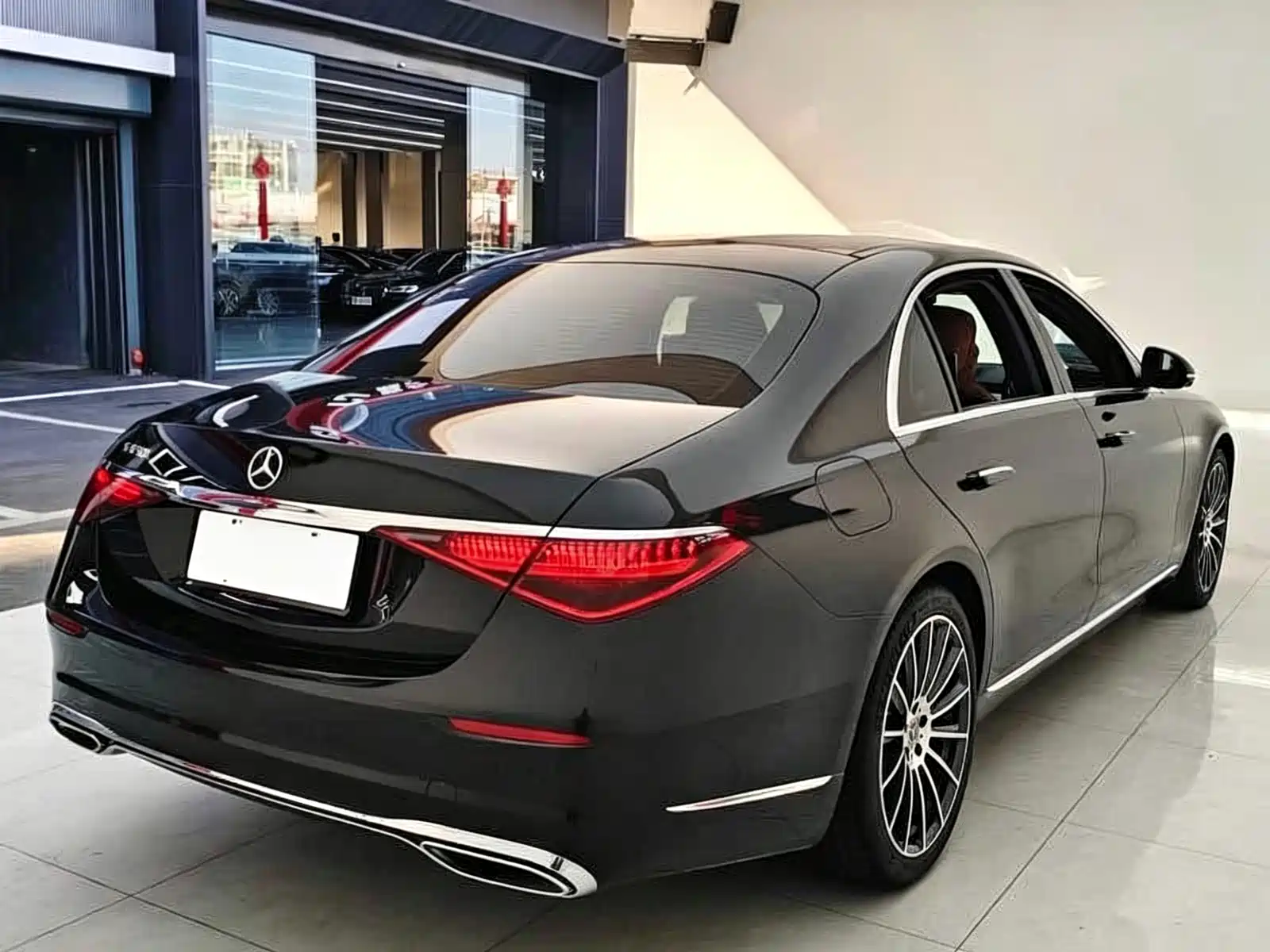 Фото 15 - Mercedes-Benz S-Class