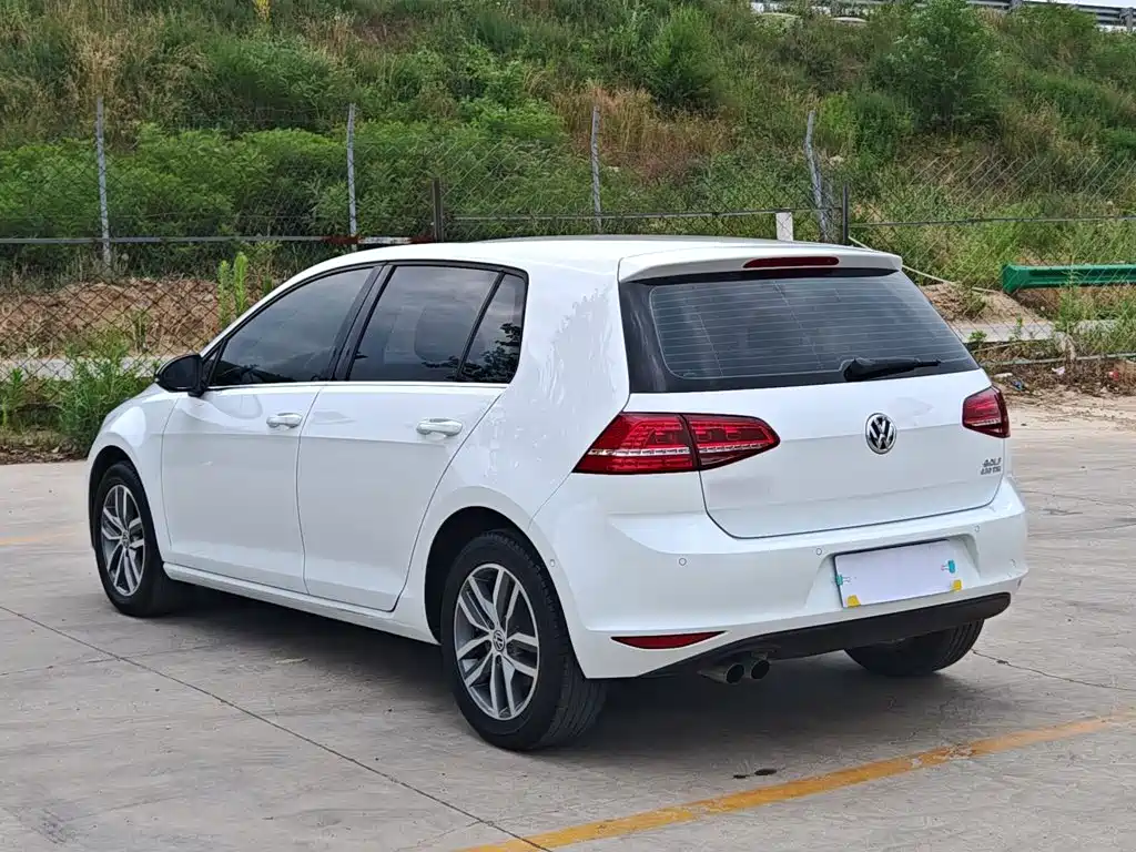 Фото 24 - Volkswagen Golf