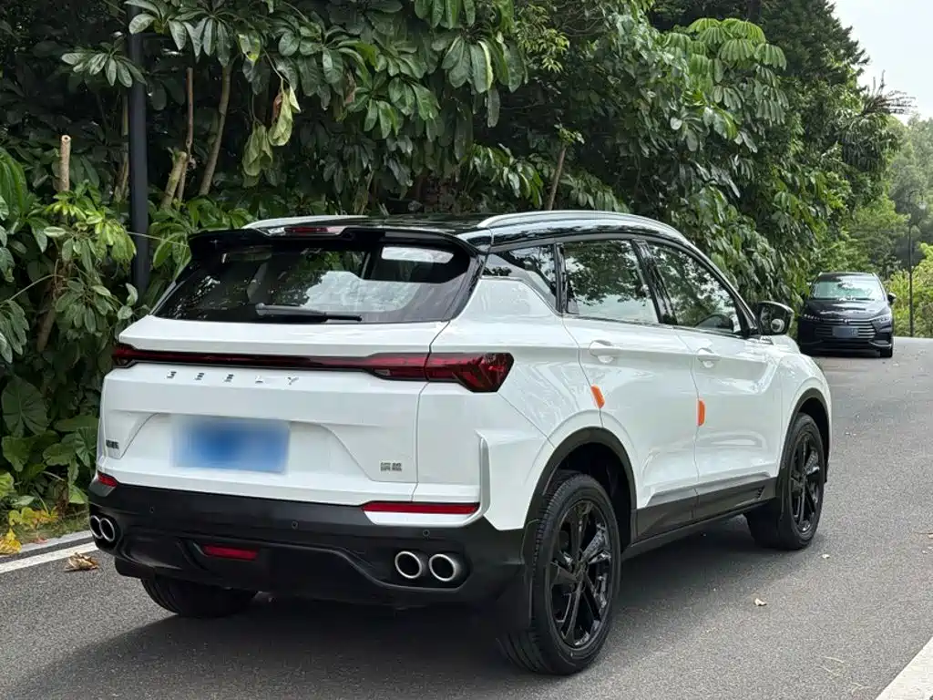 Фото 22 - Geely Coolray
