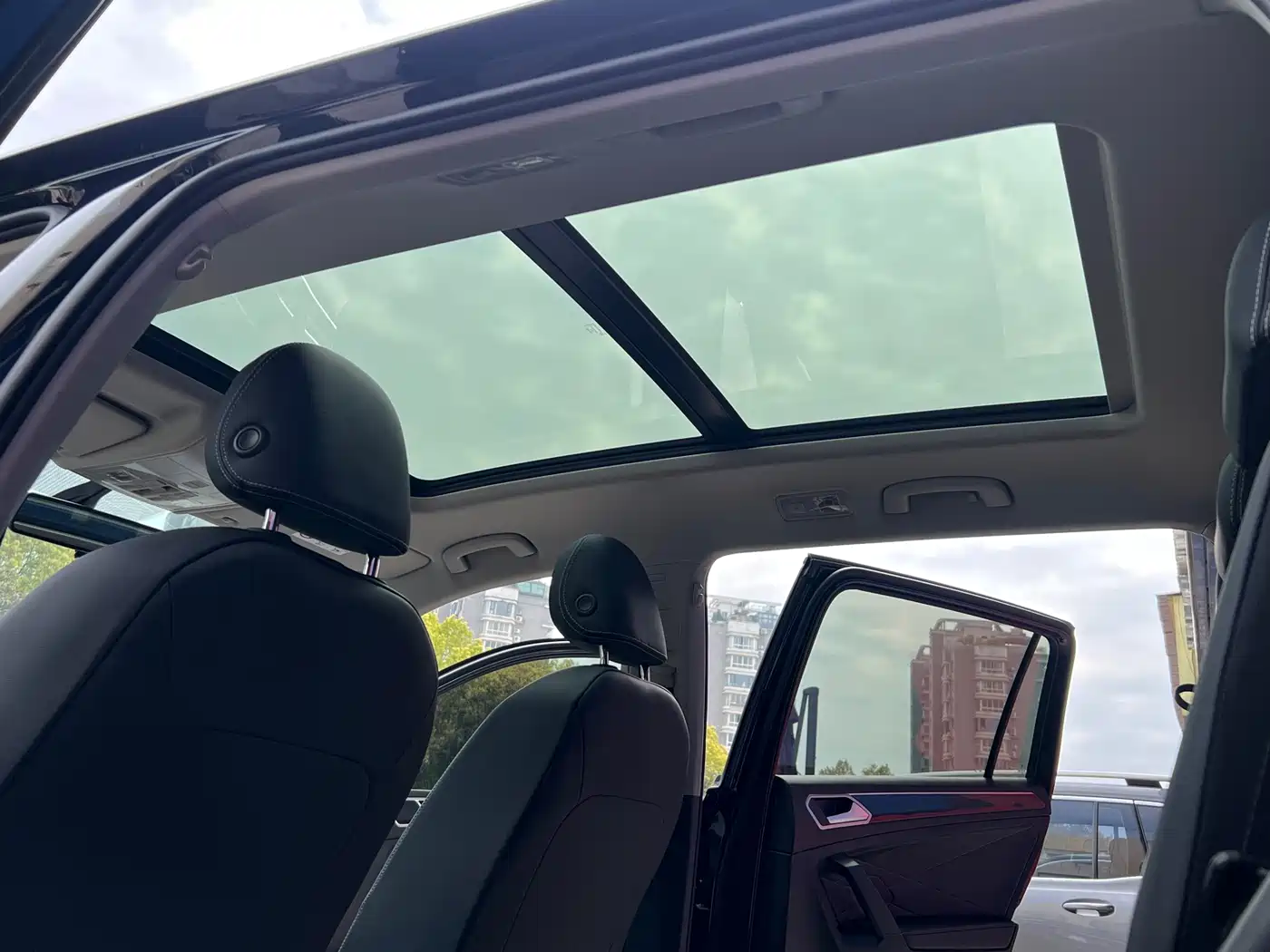 Volkswagen Tiguan L 2025 Model 300TSI Auto 2WD Dragon Edition фото 20
