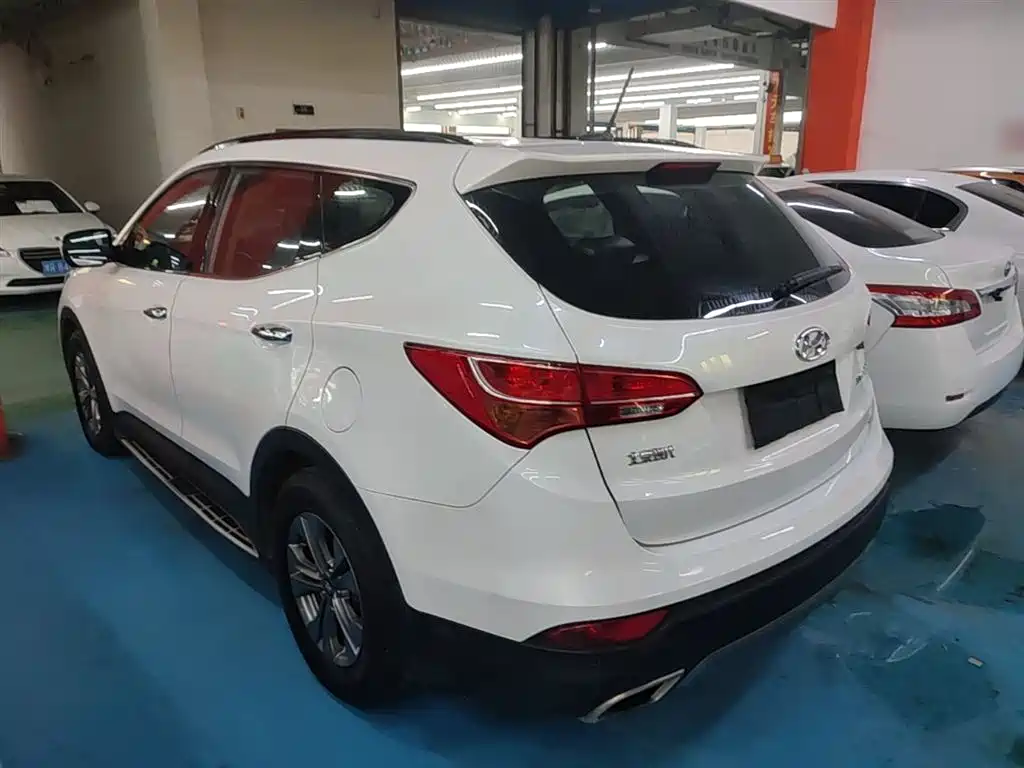 Hyundai Santa Fe 2015 2.4L Automatic 4WD Smart 5-seater фото 5