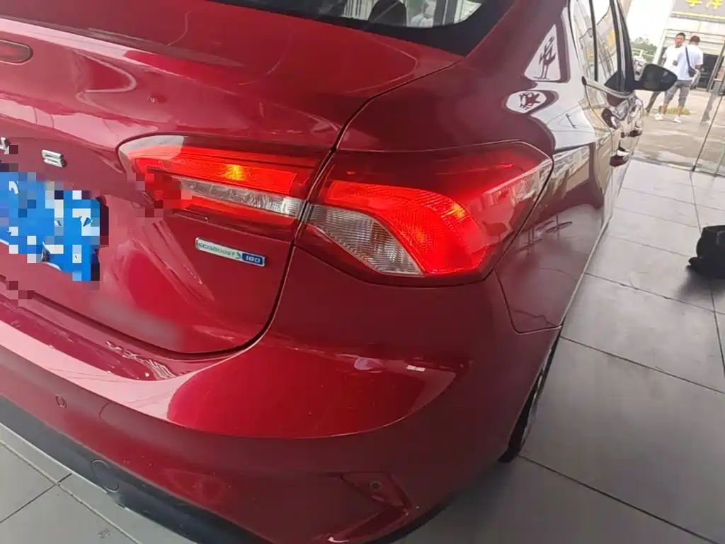 Фото 8 - Ford Focus