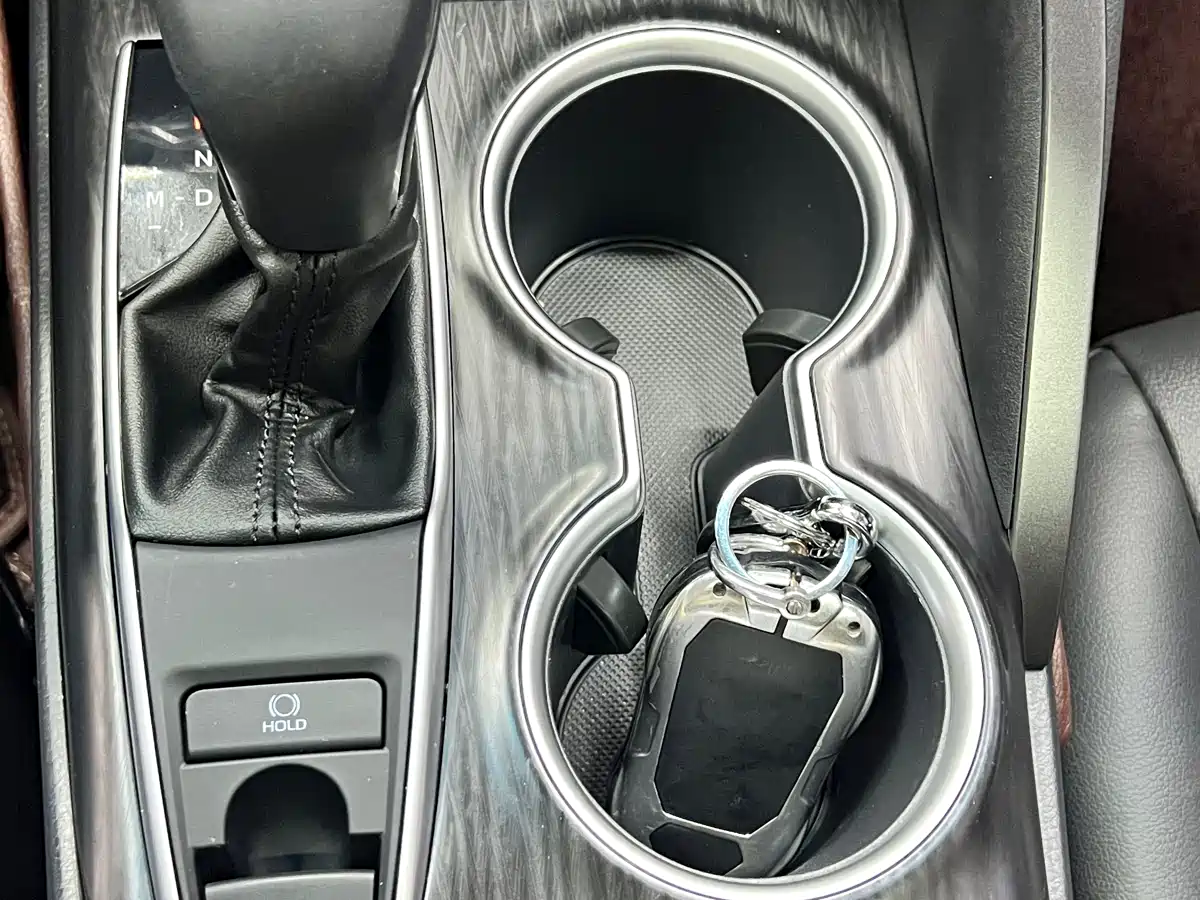 Toyota Camry 2023 2.0G Luxury Edition фото 23