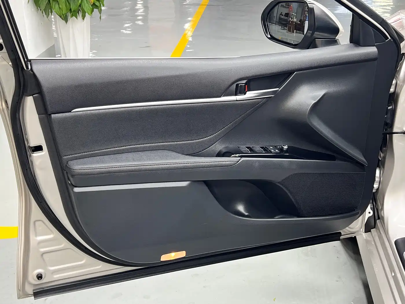 Toyota Camry 2023 2.0G Luxury Edition фото 18