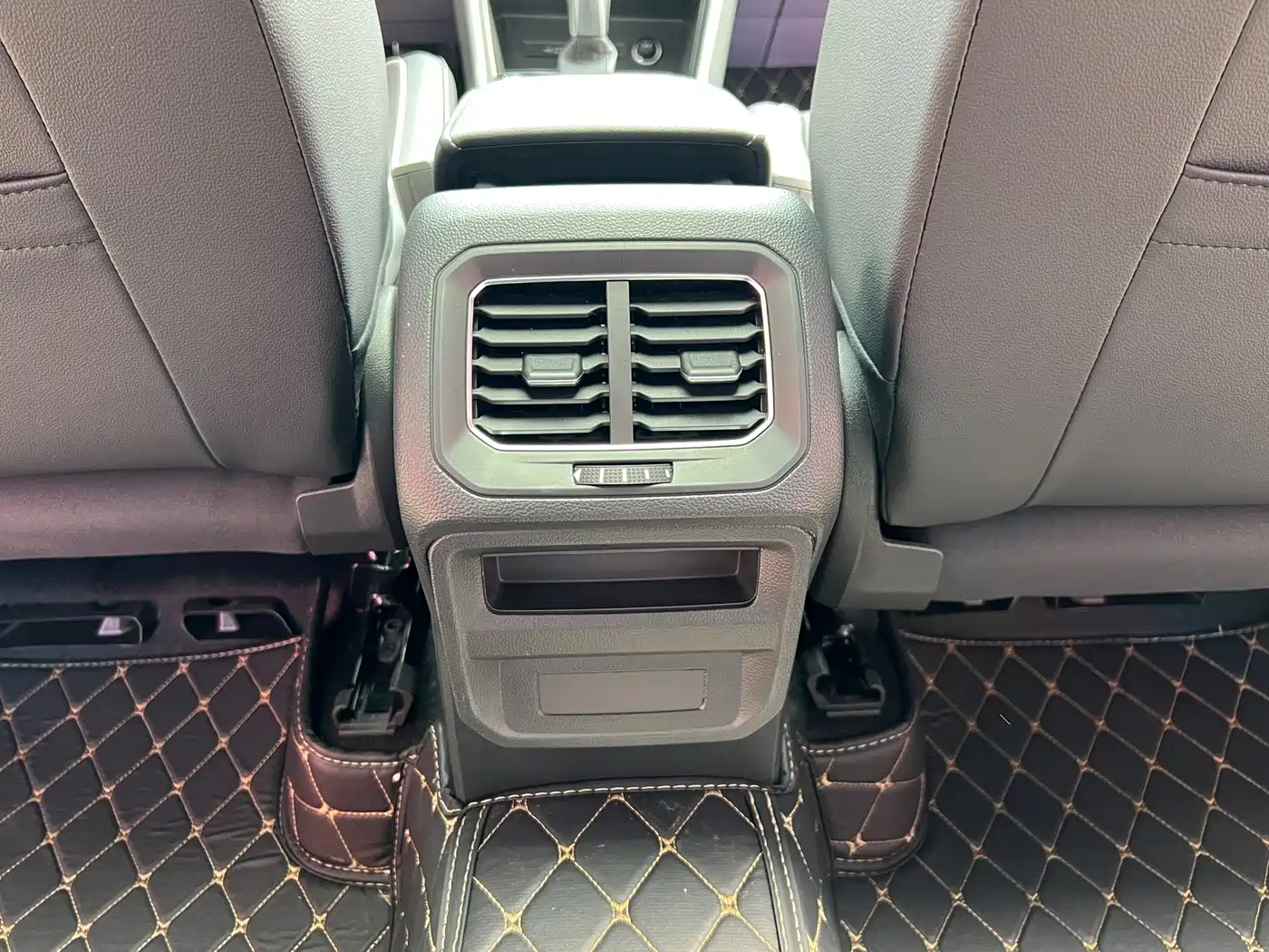 Volkswagen Tiguan L 2025 Model 300TSI Auto 2WD Dragon Edition фото 4