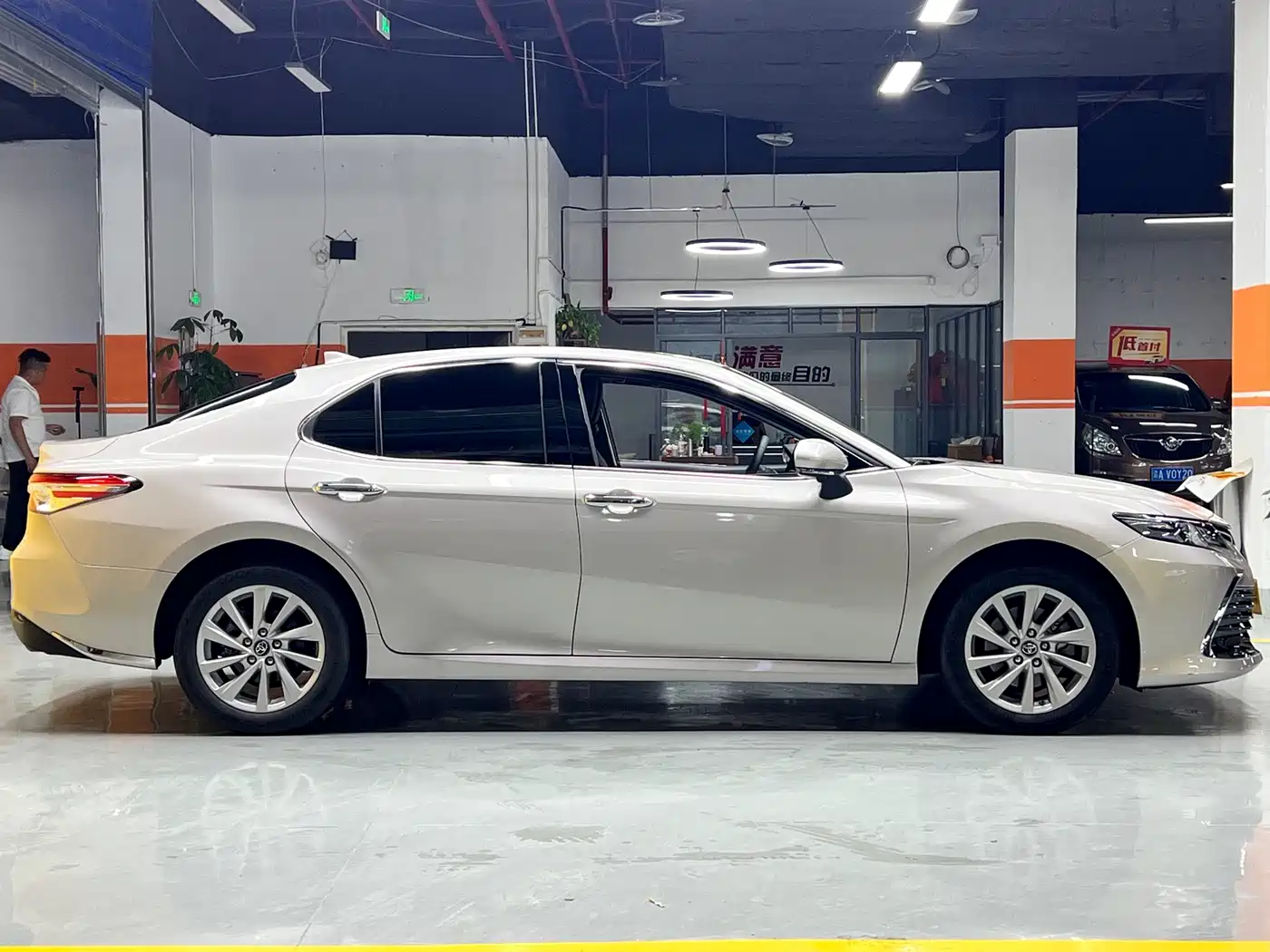 Toyota Camry 2023 2.0G Luxury Edition фото 8