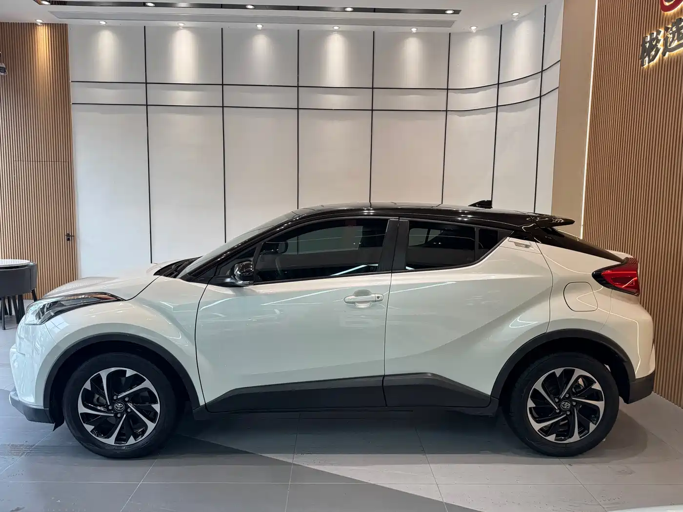 Toyota IZOA 2020 2.0L Yi Xiang Edition фото 4