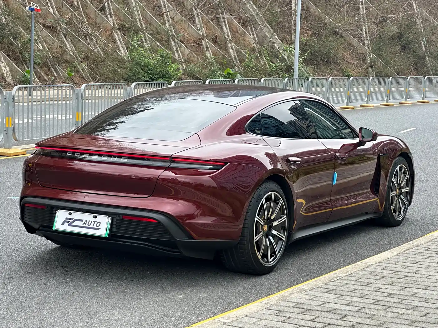 PORSCHE TAYCAN