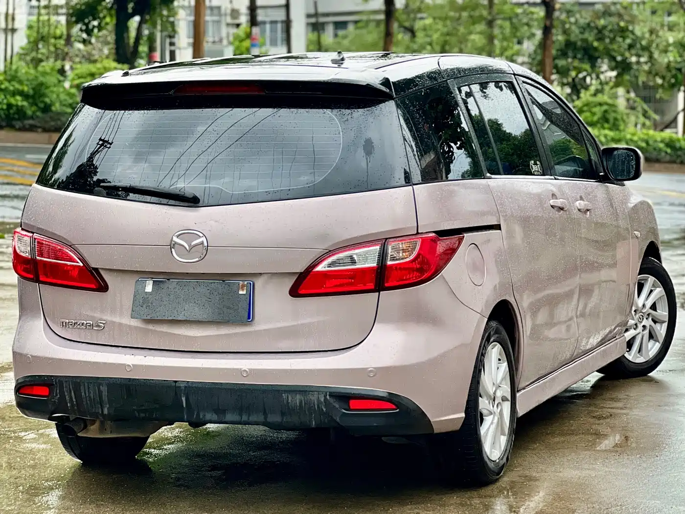 Mazda Mazda5 2011 2011 2.0L Automatic Luxury
