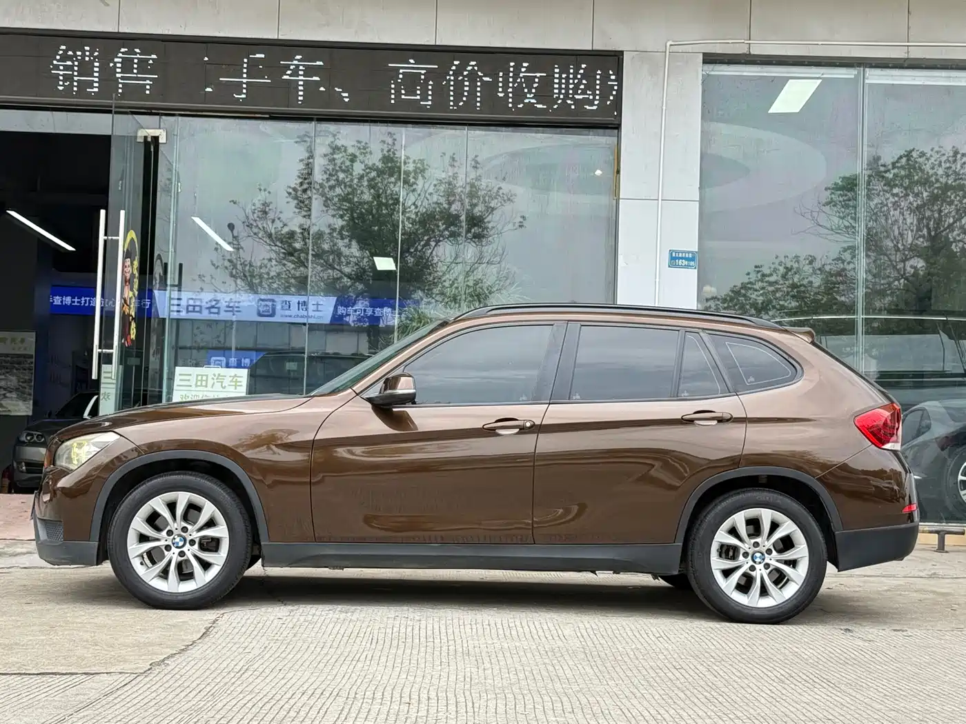 BMW X1 2013 sDrive18i Leading фото 13