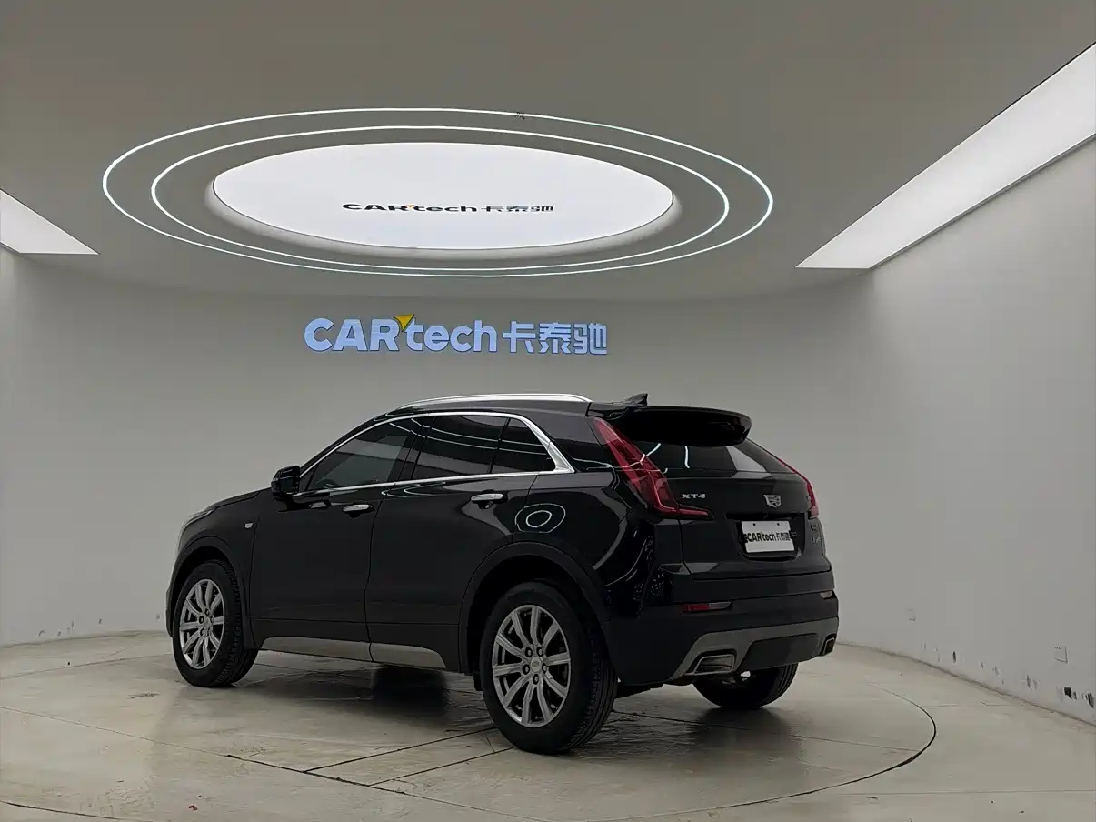 CADILLAC XT4