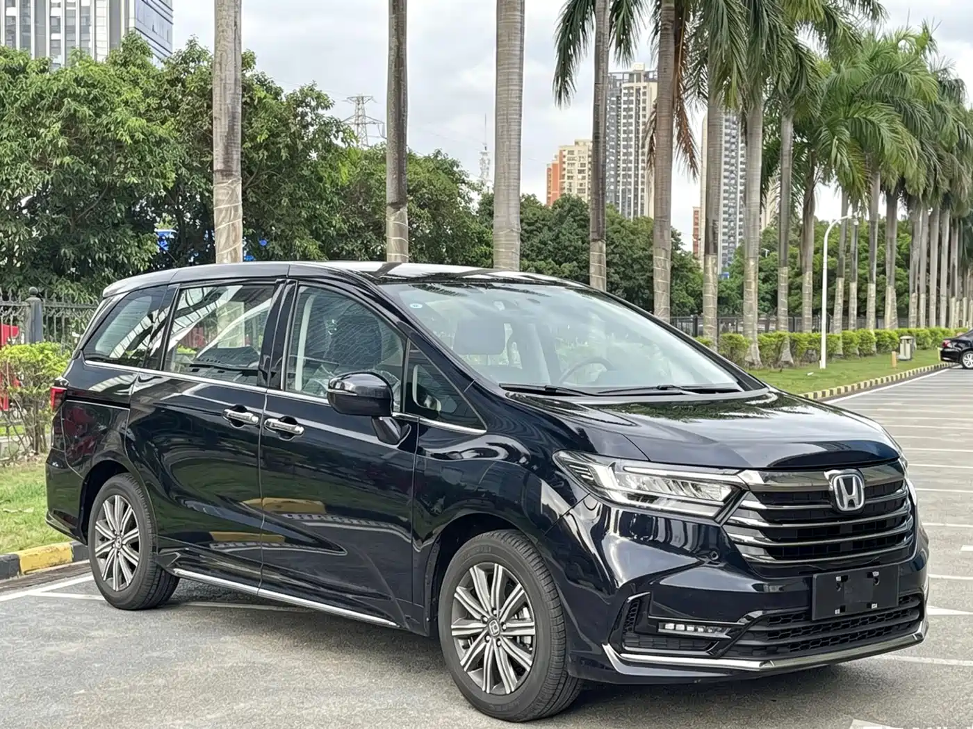 Honda Odyssey 2026 2.0L e:HEV Sharp Delight Edition фото 3