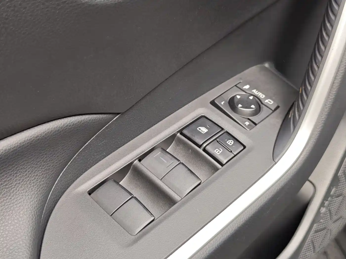 Toyota RAV4 Rongfang 2022 2.0L CVT 2WD Trend Edition фото 14