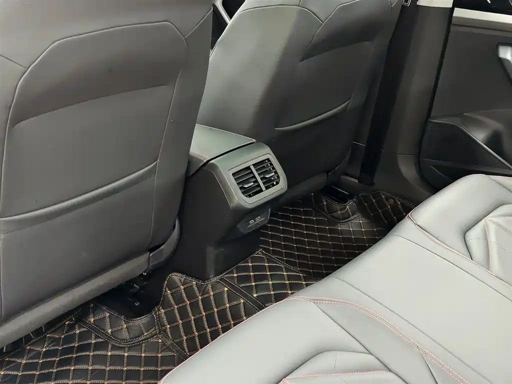 Volkswagen Lavida 2024 Model 300TSI DSG Starlight Leading Edition фото 9