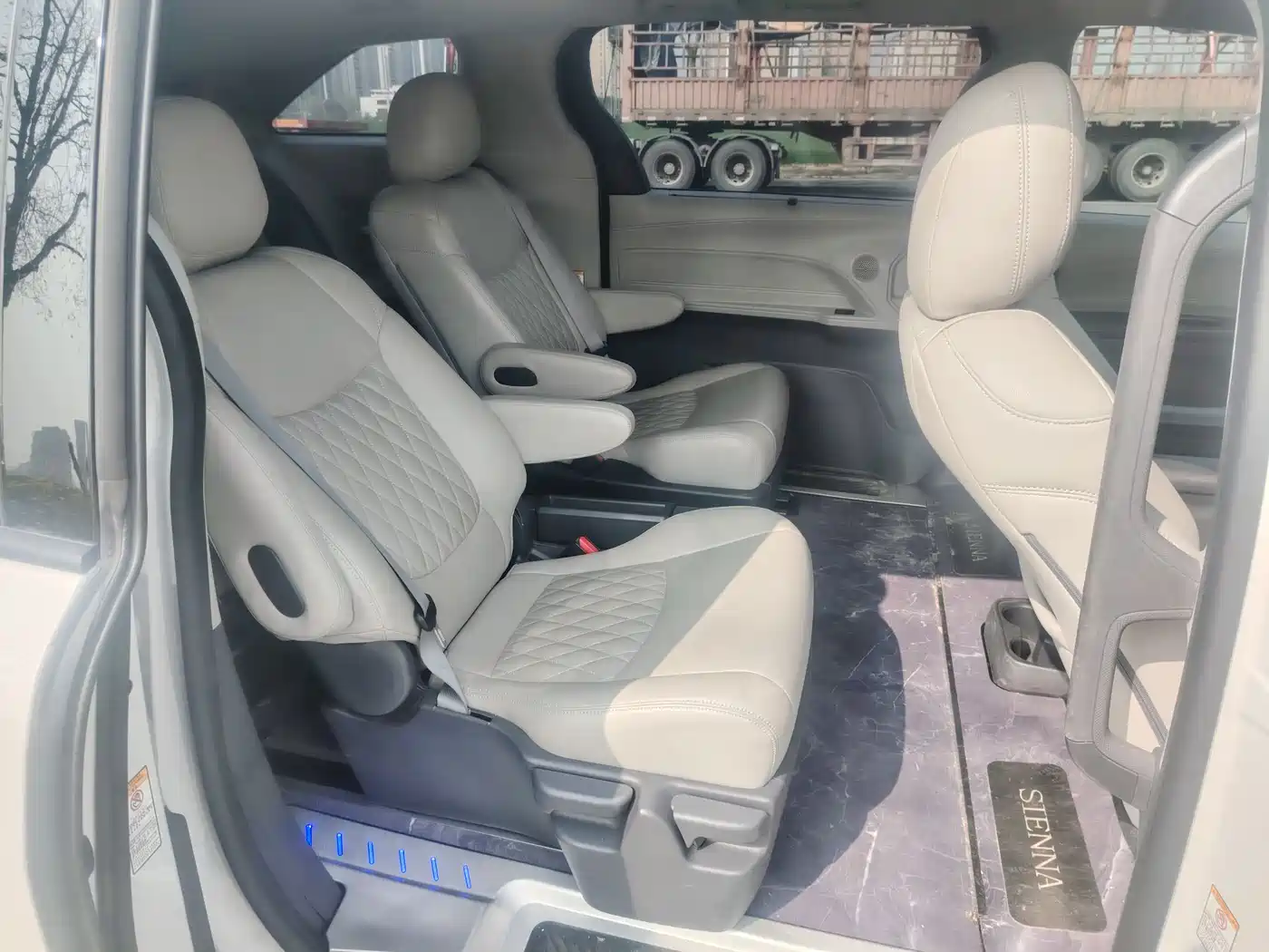 Toyota Sienna 2021 2.5L Hybrid Comfort Edition фото 6