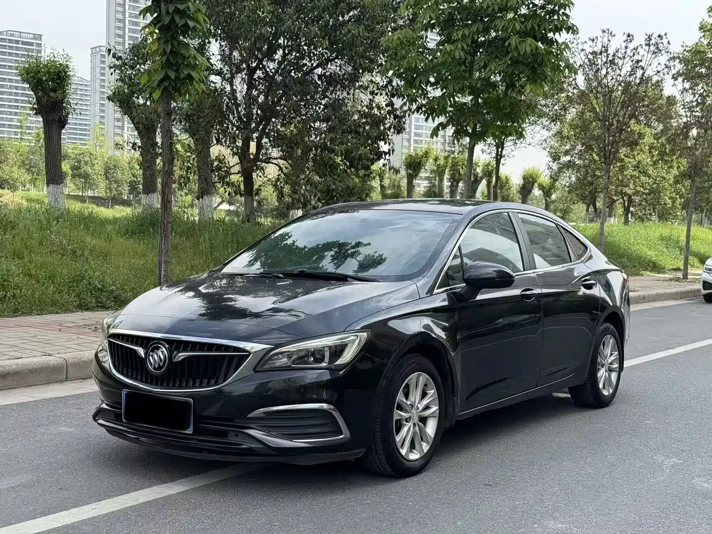 Buick Verano 2018 Sedan 20T Dual Clutch Leading фото 2