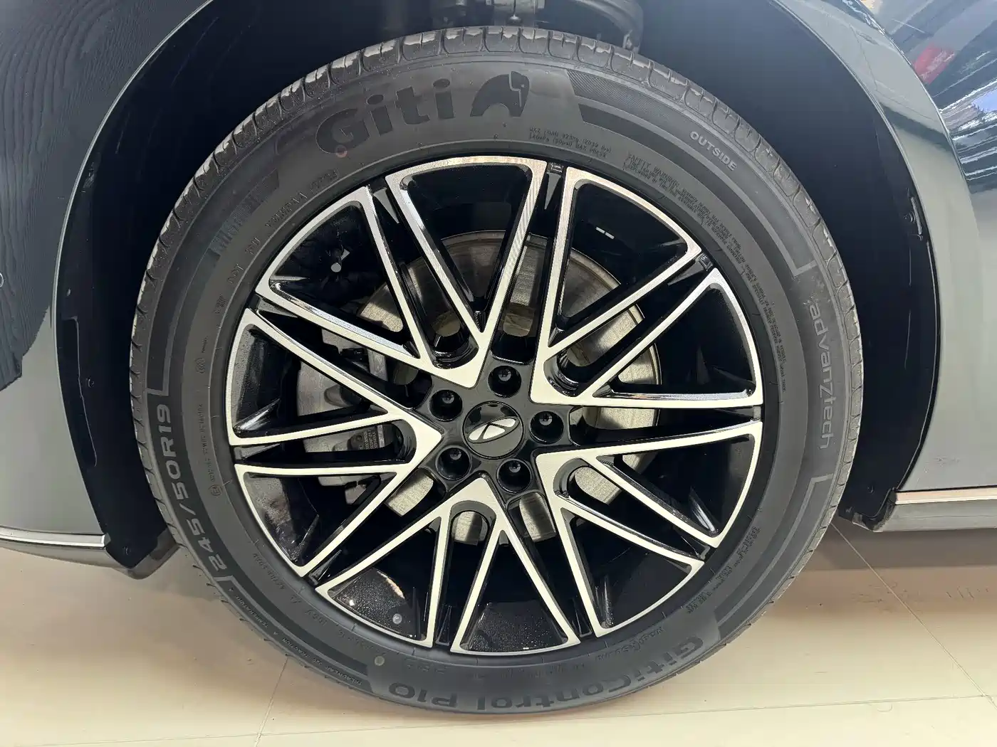 Chery Fengyun Fengyun A9L 2025 2025 Model 260 Extended Range Premium Edition