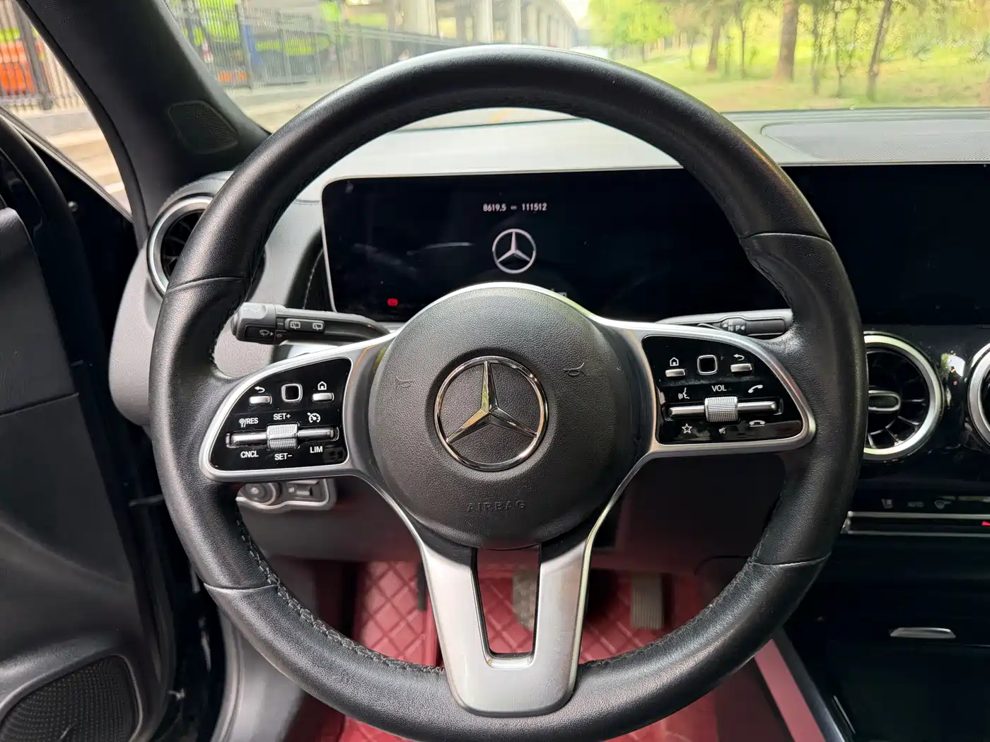 MERCEDES-BENZ GLB