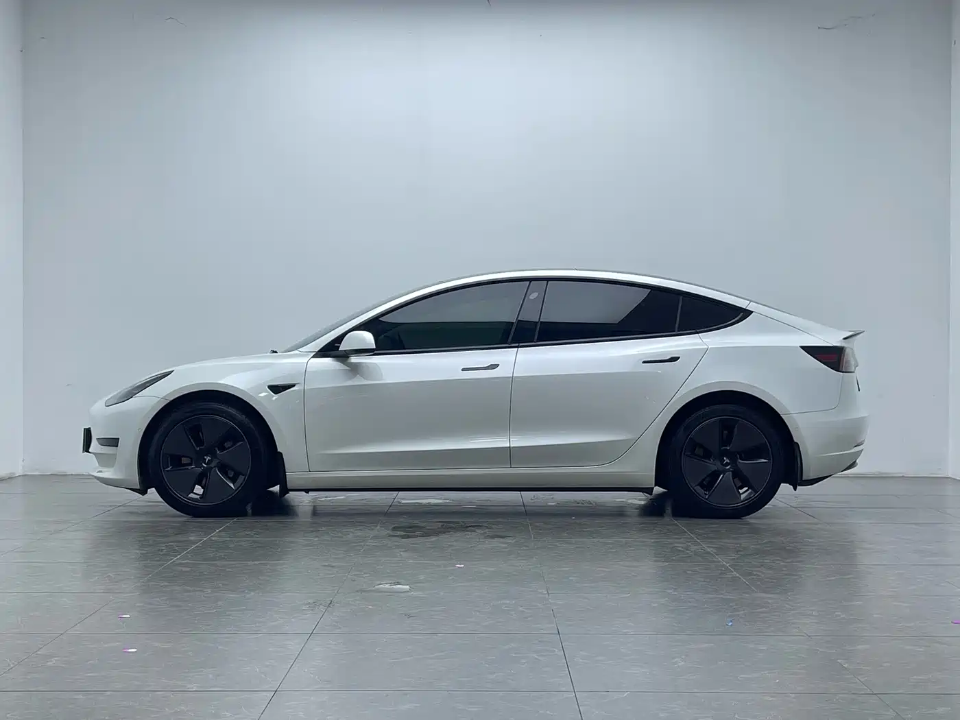 Фото 6 - Tesla Model 3
