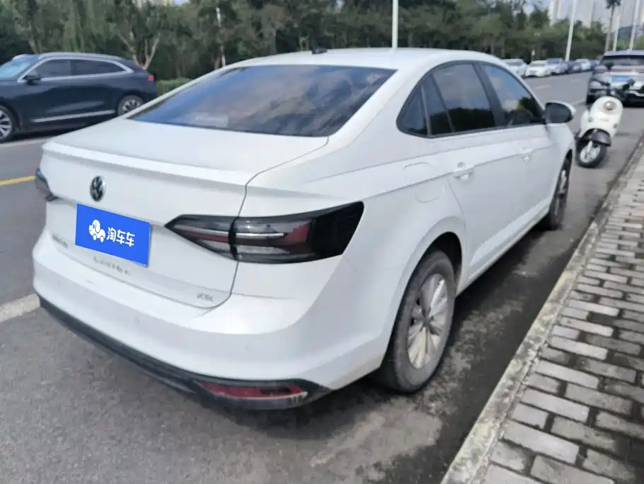Photo 3 - Volkswagen Lavida