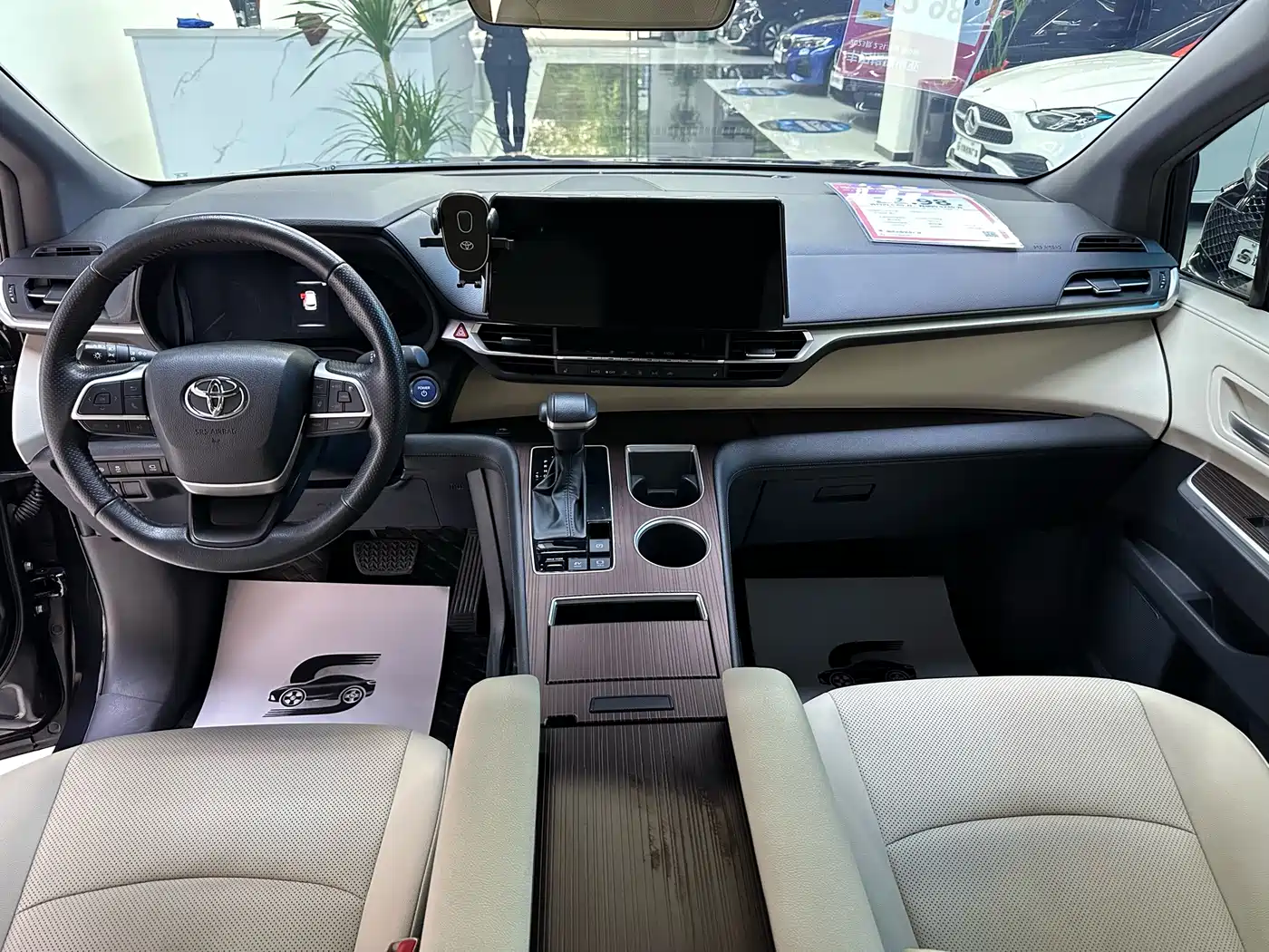 Toyota Granvia 2023 2.5L Hybrid Prestige PLUS Edition фото 6