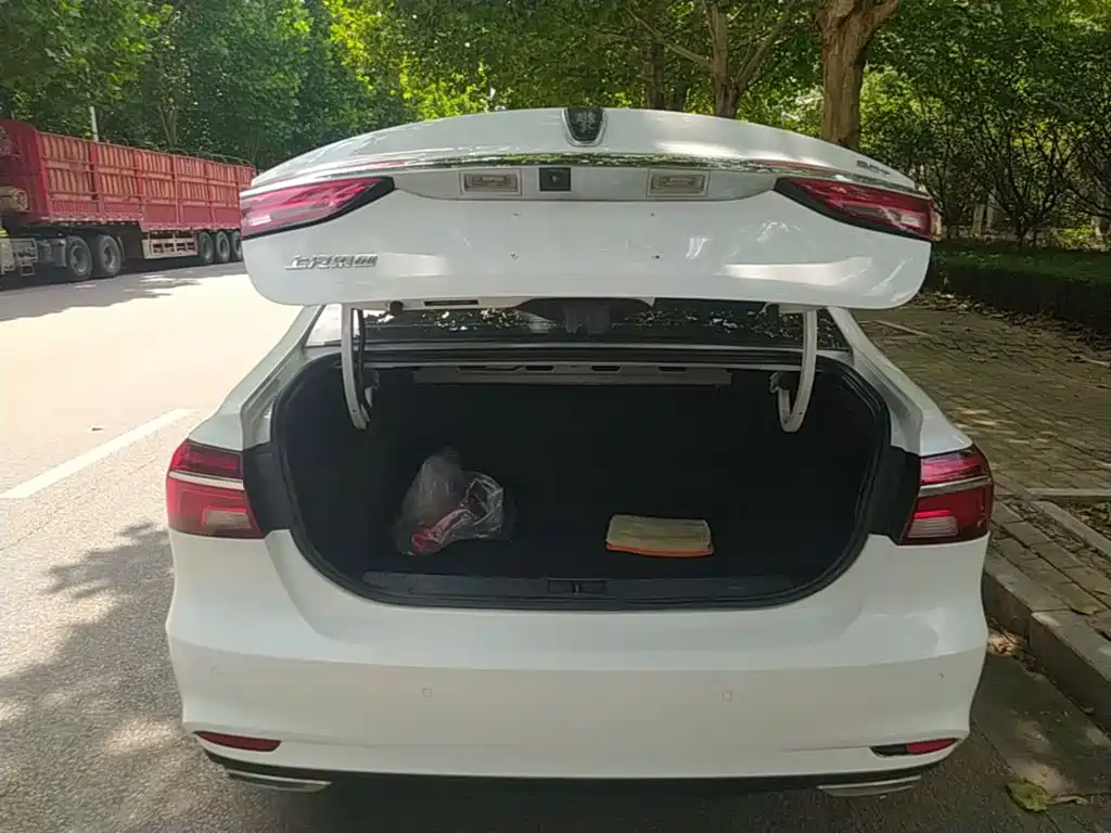 Photo 19 - Roewe i6