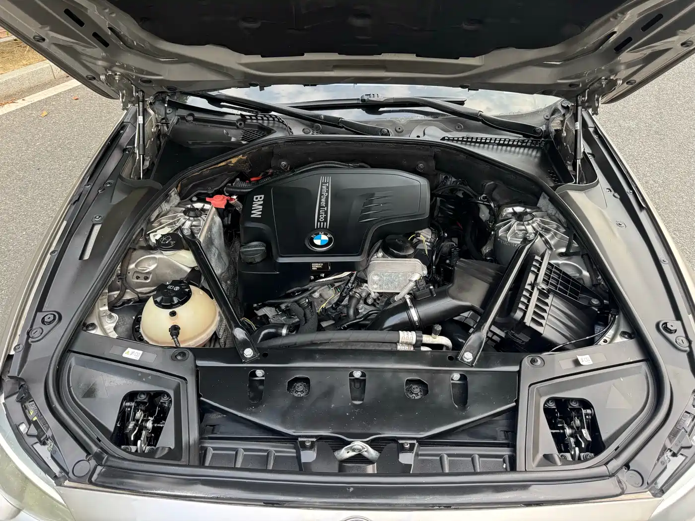 BMW 5 Series 2014 525Li Leading фото 11