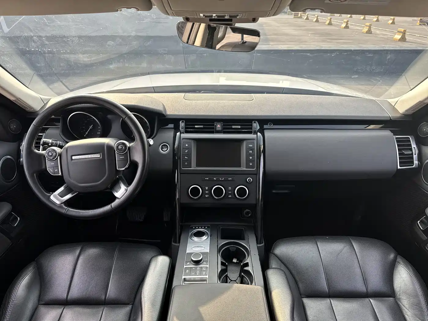 Land Rover Discovery 2017 3.0 SC V6 SE фото 13