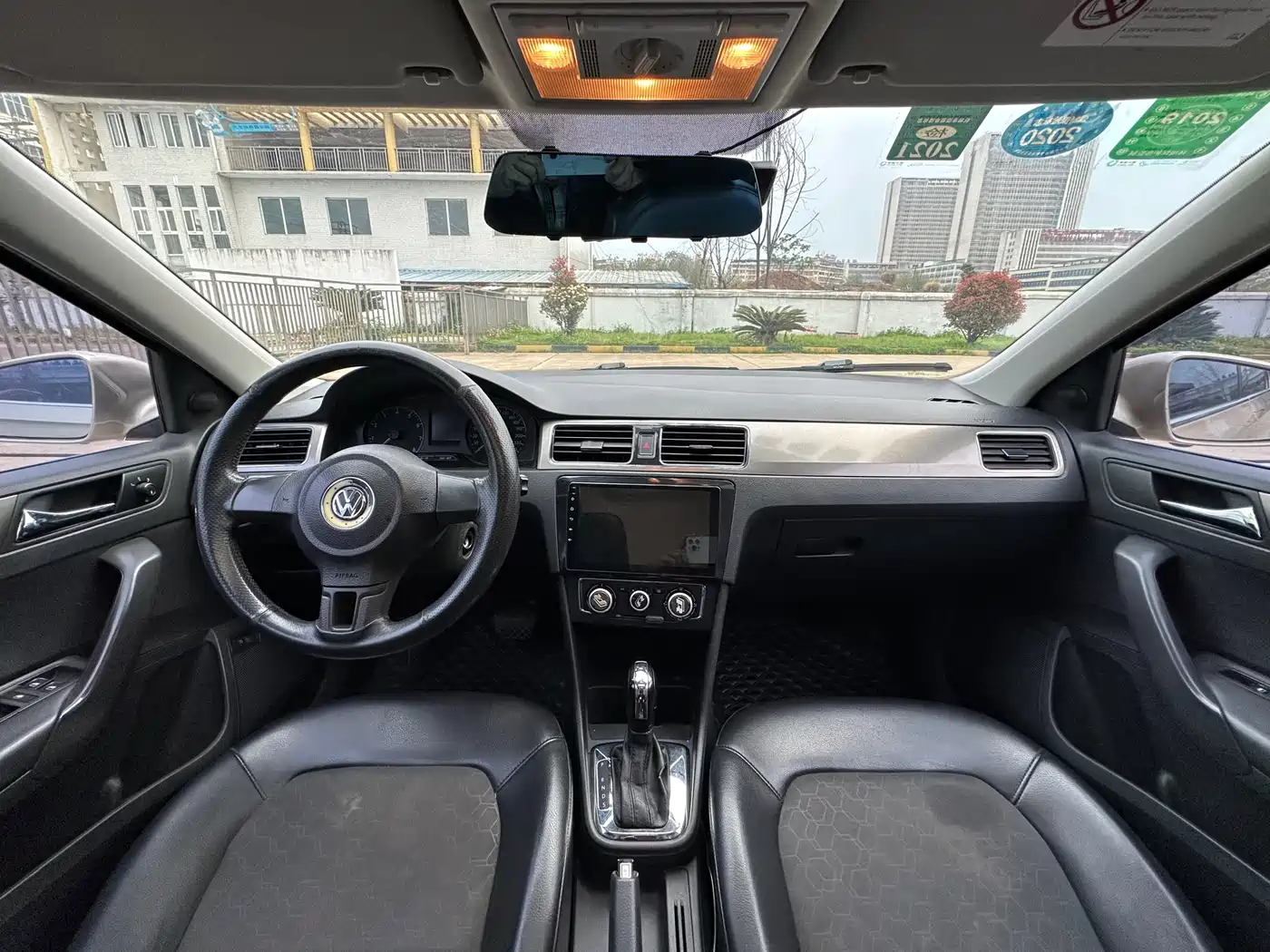 Volkswagen Santana 2015 1.6L Automatic Comfort Edition фото 9