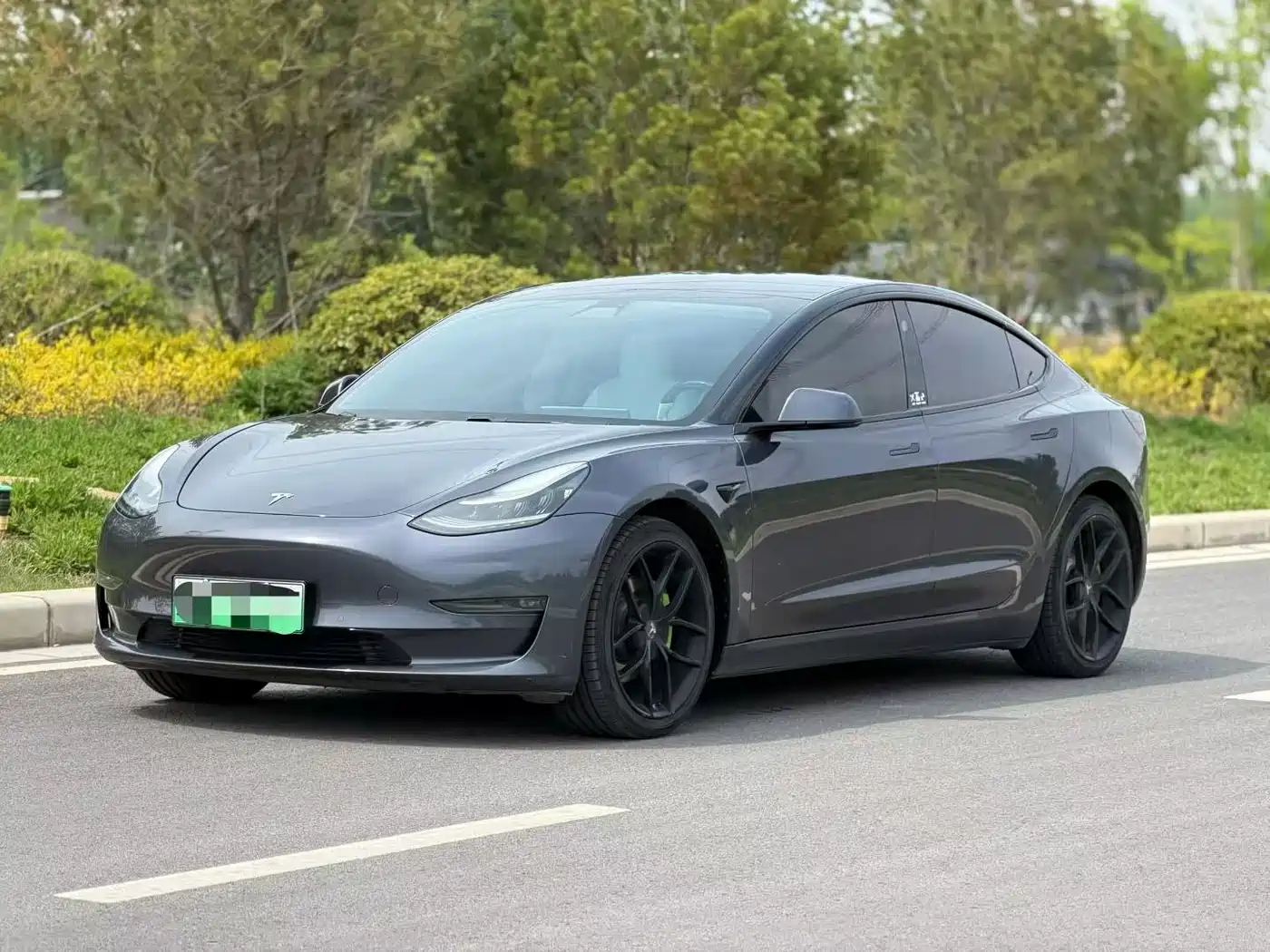 TESLA MODEL 3