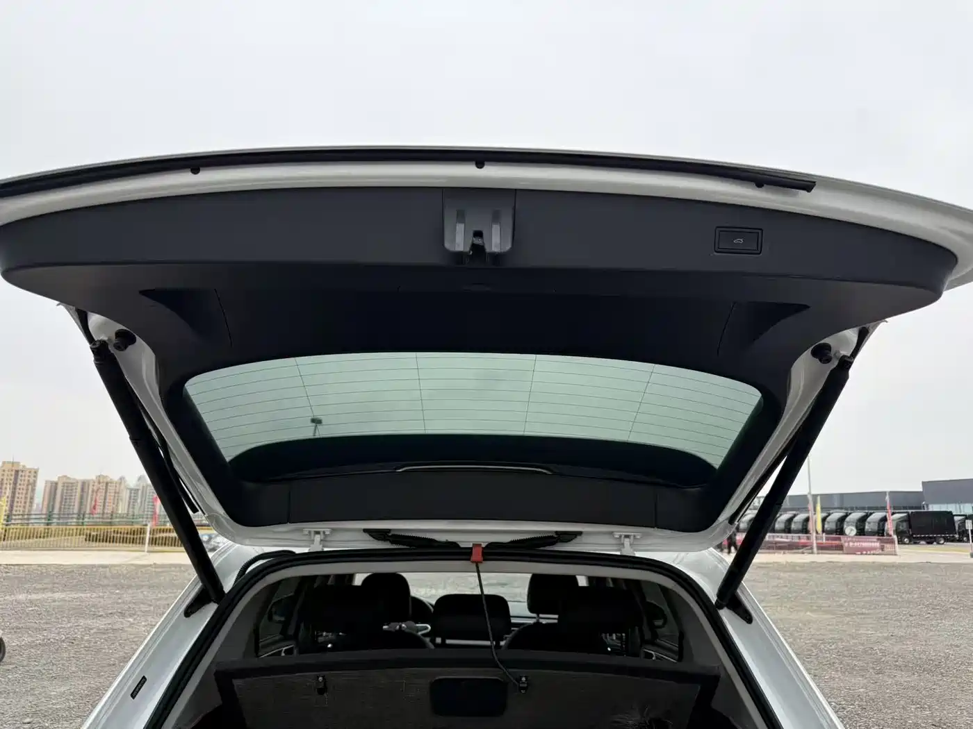 Volkswagen Tiguan L 2024 330TSI Automatic 2WD R-Line Premium Enjoyment Edition фото 9