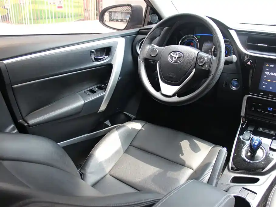 Toyota Corolla 2017 Facelift Hybrid 1.8L E-CVT Leading Edition фото 13
