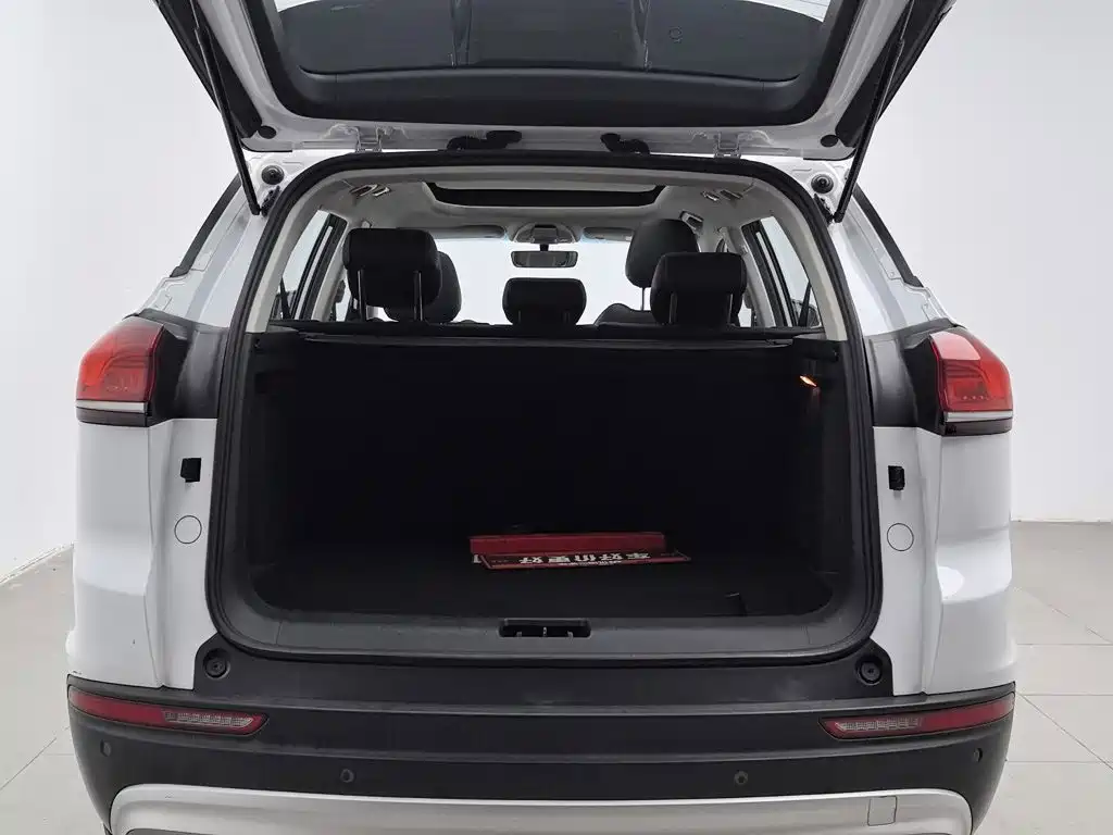 Photo 16 - Geely Atlas