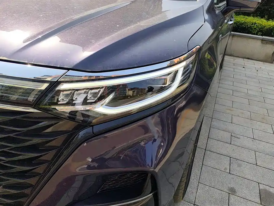ROEWE IMAX8