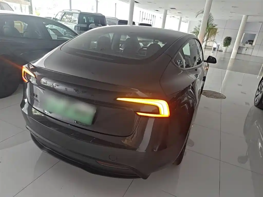 Tesla Model 3 2026 2025 Model Year Facelift Rear-Wheel Drive