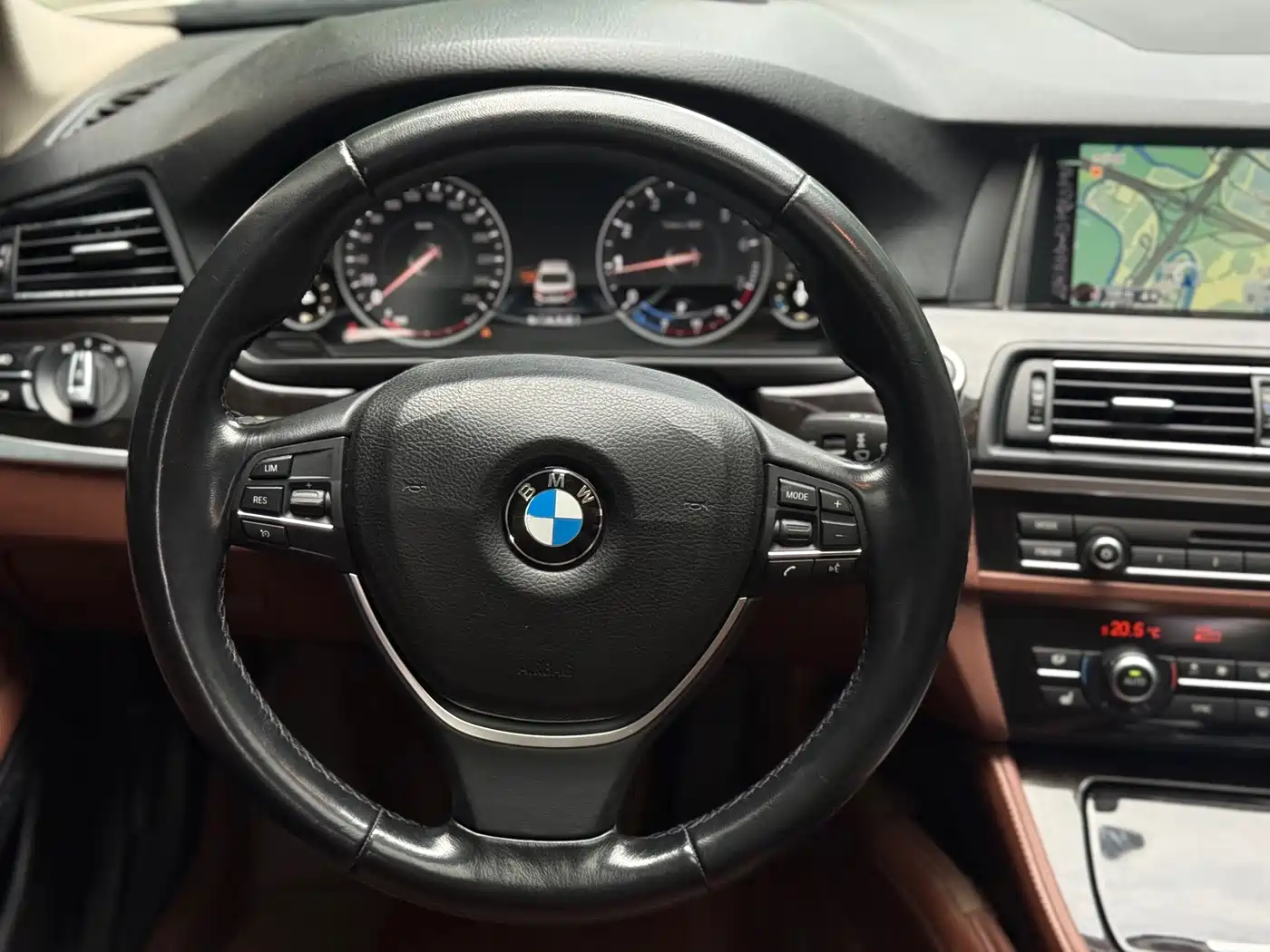 Фото 18 - BMW 5 Series