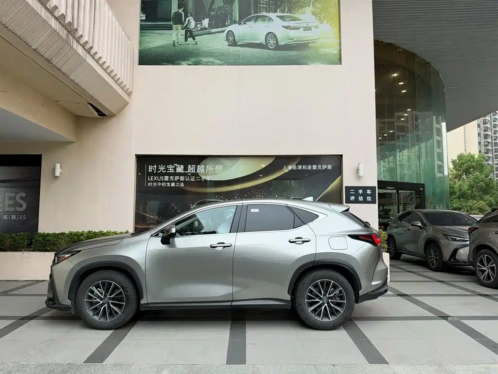 Фото 2 - Lexus NX