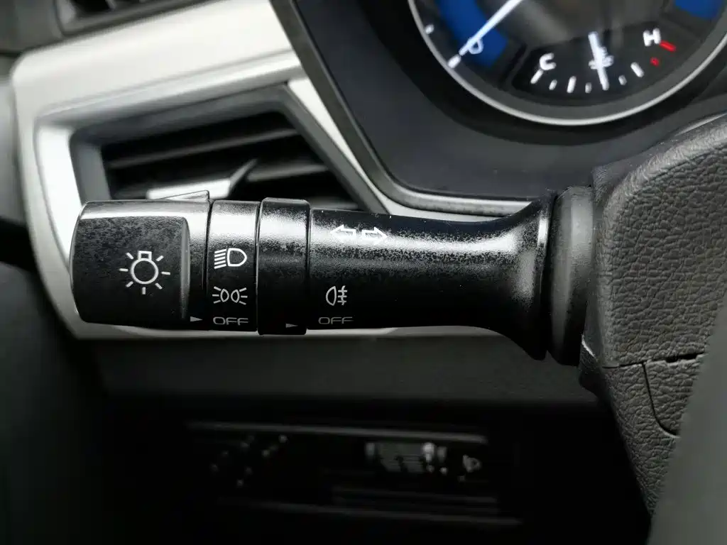 Фото 21 - Geely Vision X3