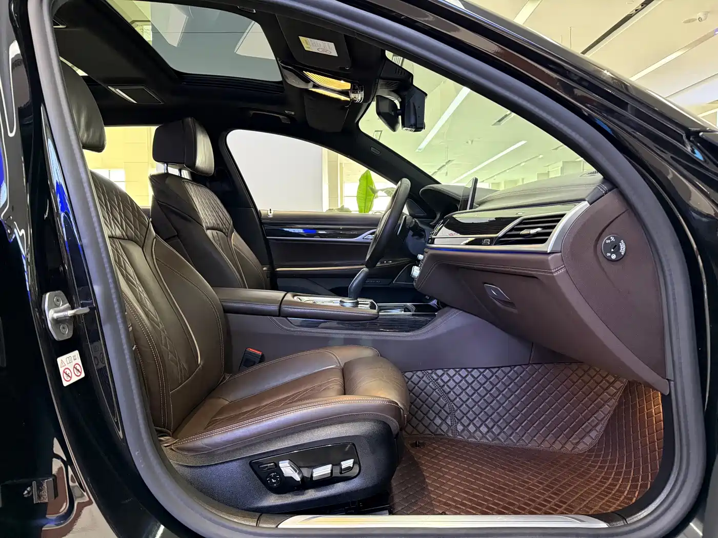 Photo 8 - BMW 7 Series