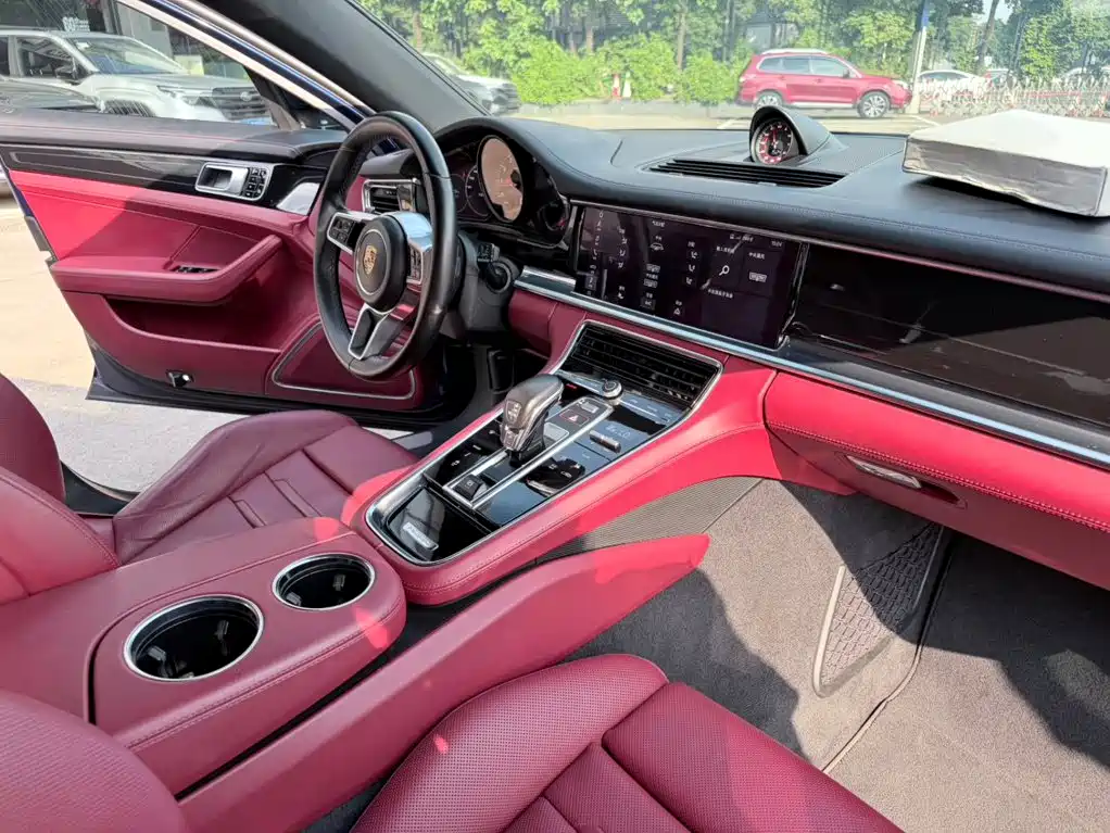 Photo 22 - Porsche Panamera