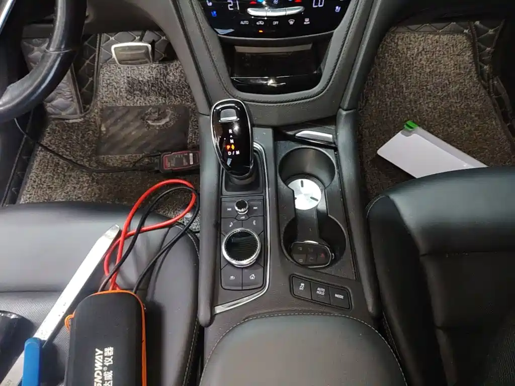 Photo 14 - Cadillac XT6