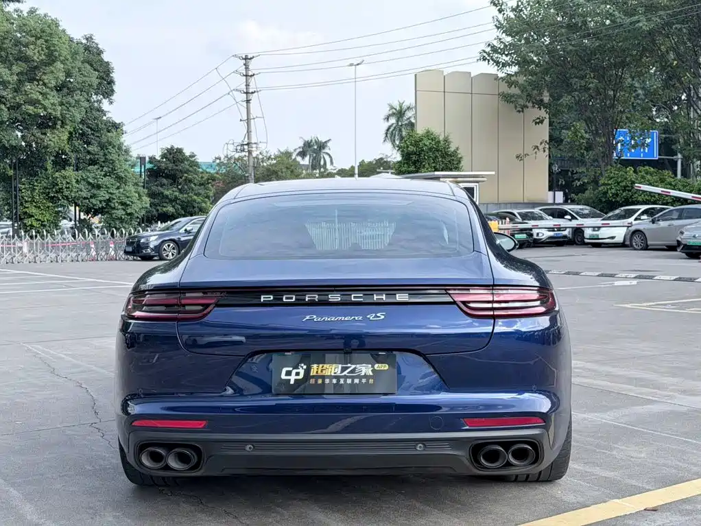 Photo 6 - Porsche Panamera