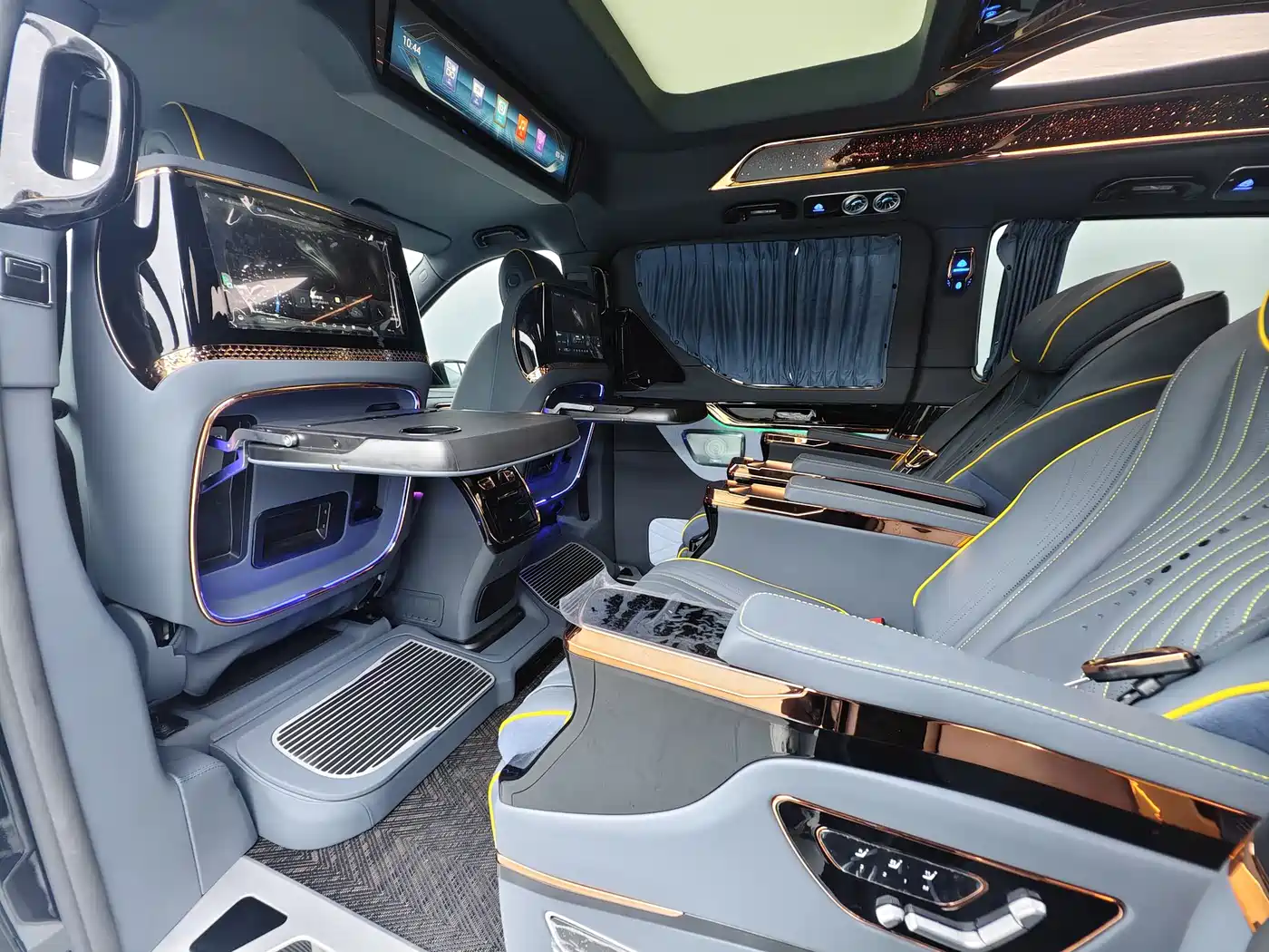 Mercedes-Benz V-Class 2024 V 300 L Long Wheelbase Premium фото 10