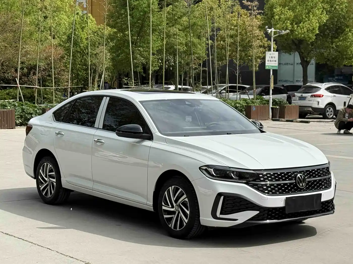 Volkswagen Lavida 2024 Model 300TSI DSG Starlight Leading Edition фото 4