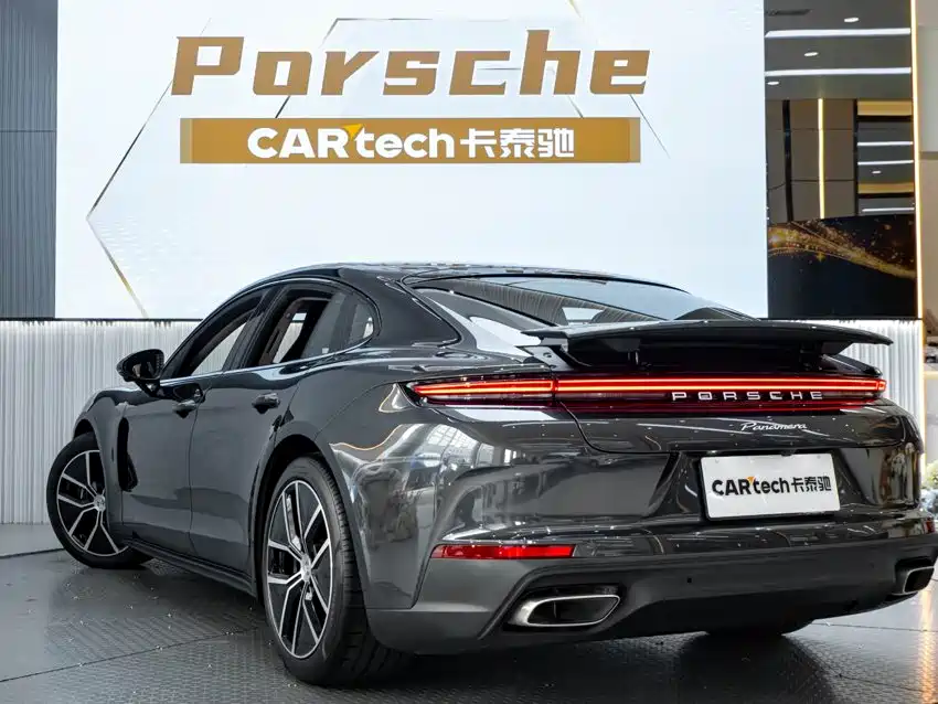 Photo 6 - Porsche Panamera
