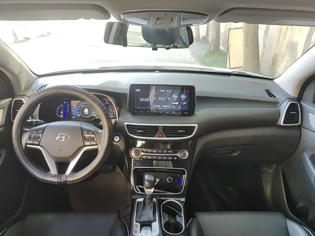 Photo 10 - Hyundai Tucson