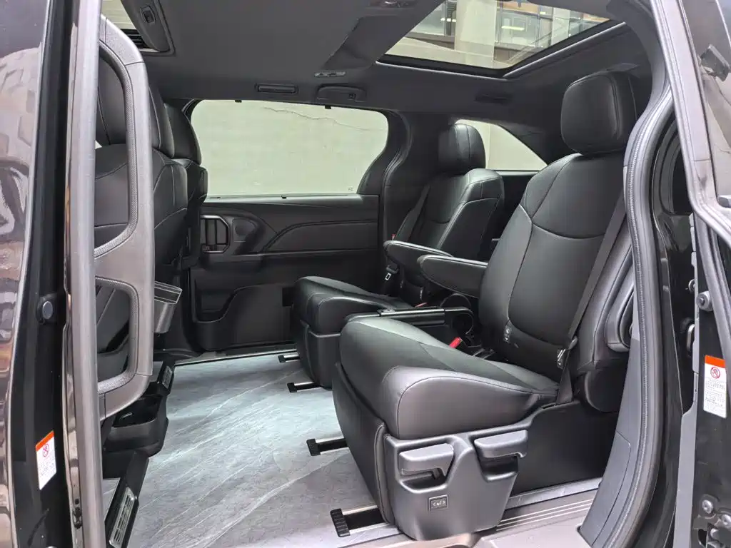 Toyota Granvia 2025 2024 2.5L Hybrid Premium PLUS 4WD Edition