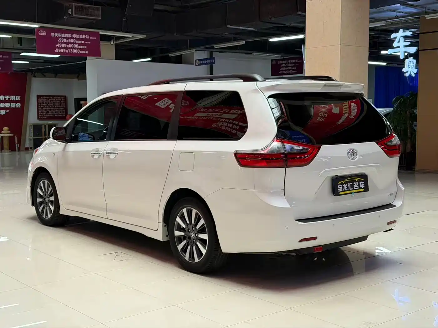 Toyota Sienna 2015 3.5L 2WD LE фото 6