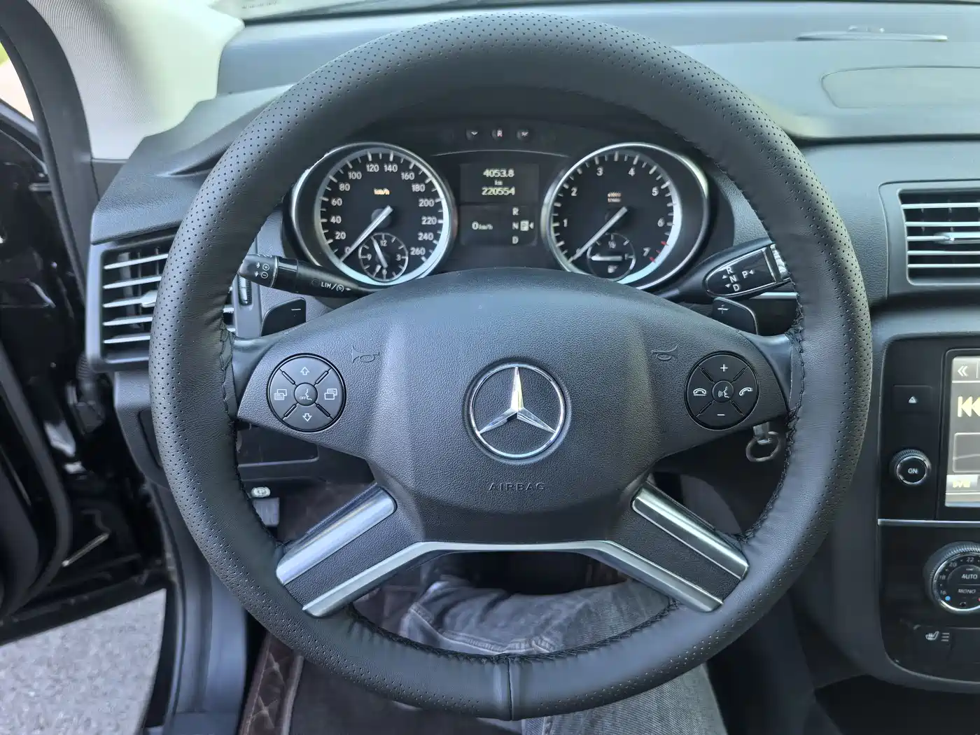 Mercedes-Benz R-Class 2017 R 320 4MATIC Business Collector's Edition фото 7