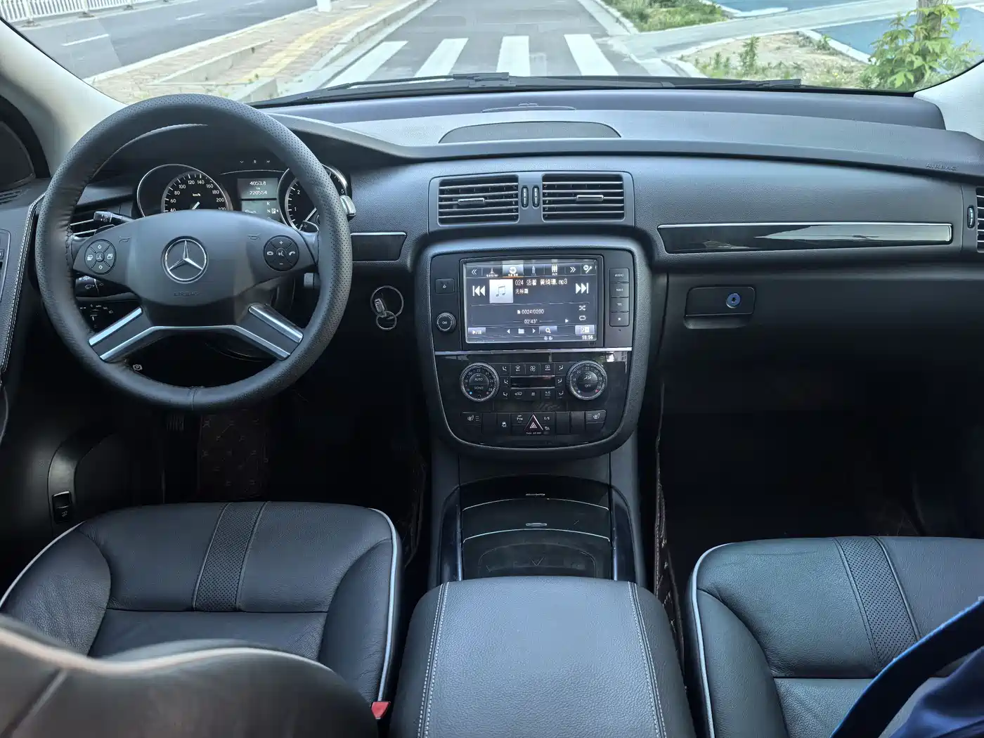 Mercedes-Benz R-Class 2017 R 320 4MATIC Business Collector's Edition фото 10